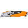 Нож строительный FISKARS CARBONMAX с выдвижным, сменным лезвием 1027223